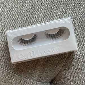 R.E.M Beauty Dream lashes in Grow n show
